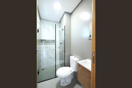 Banheiro de kitnet/studio para alugar com 1 quarto, 48m² em Vila Nogueira, Diadema