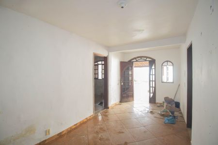 Sala de casa para alugar com 2 quartos, 135m² em Itaúna, São Gonçalo