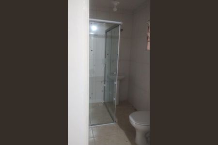 Banheiro de casa para alugar com 3 quartos, 100m² em Vila Bertioga, São Paulo