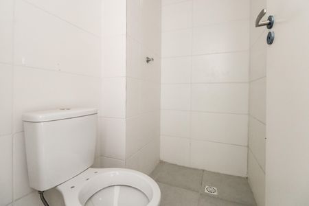 Banheiro de kitnet/studio para alugar com 1 quarto, 30m² em Vila Carrão, São Paulo