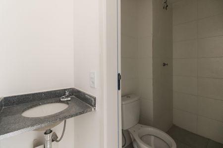 Banheiro de kitnet/studio para alugar com 1 quarto, 30m² em Vila Carrão, São Paulo