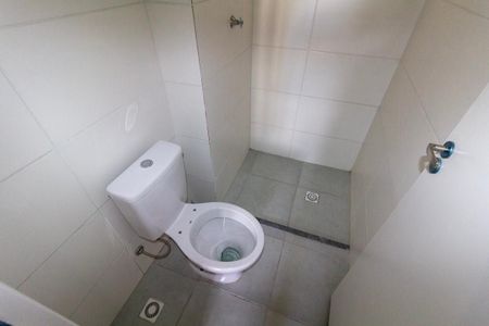 Banheiro de kitnet/studio para alugar com 1 quarto, 29m² em Vila Carrão, São Paulo