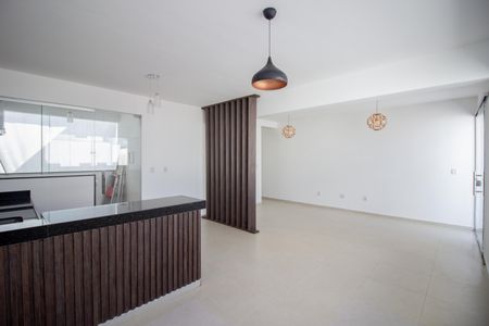 Sala de casa de condomínio para alugar com 2 quartos, 90m² em Chácara Cotia, Contagem