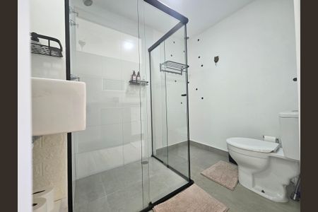 Banheiro de kitnet/studio para alugar com 1 quarto, 25m² em Santo Amaro, São Paulo