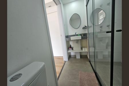 Banheiro de kitnet/studio para alugar com 1 quarto, 25m² em Santo Amaro, São Paulo