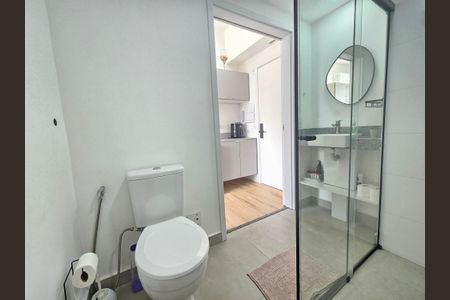 Banheiro de kitnet/studio para alugar com 1 quarto, 25m² em Santo Amaro, São Paulo