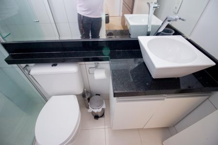 Banheiro da Suíte de apartamento para alugar com 2 quartos, 53m² em Cabral, Contagem