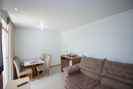 Sala de apartamento para alugar com 2 quartos, 53m² em Cabral, Contagem