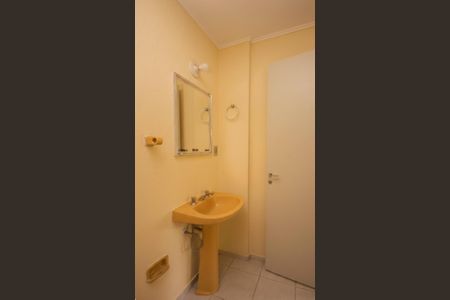 Banheiro de apartamento à venda com 1 quarto, 50m² em Jardim São Pedro, Porto Alegre