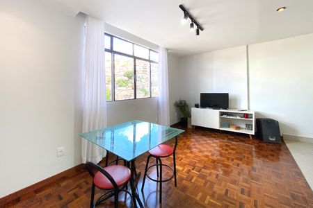 Sala de apartamento à venda com 3 quartos, 70m² em Santa Efigênia, Belo Horizonte
