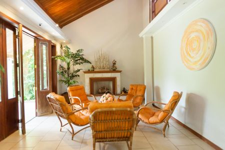 Sala 1 de casa de condomínio à venda com 3 quartos, 350m² em Ouro Velho Mansões, Nova Lima