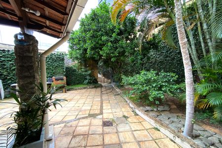 Quintal de casa à venda com 3 quartos, 400m² em Cidade Nova, Belo Horizonte