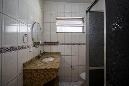 Banheiro de casa para alugar com 1 quarto, 95m² em Irajá, Rio de Janeiro