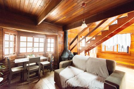 Casa à venda com 2 quartos, 105m² em Mato Grande, Canoas