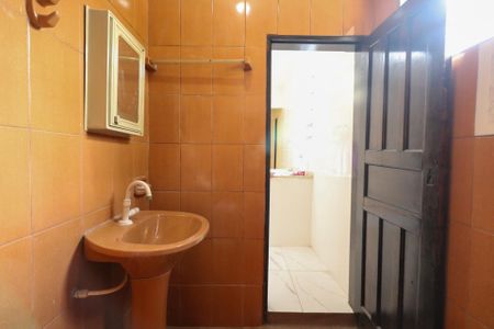 Banheiro de casa para alugar com 2 quartos, 70m² em Serraria, Diadema