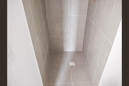 Banheiro de kitnet/studio à venda com 1 quarto, 22m² em Vila Ema, São Paulo