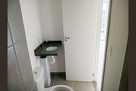 Banheiro de kitnet/studio à venda com 1 quarto, 22m² em Vila Ema, São Paulo