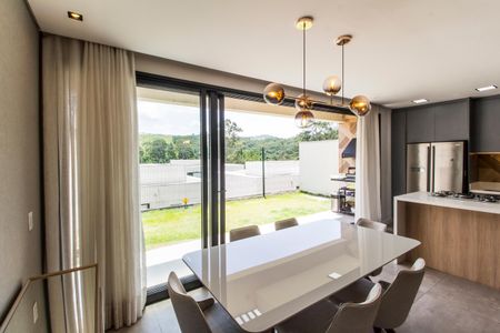 Sala de casa de condomínio para alugar com 3 quartos, 152m² em Residencial Onze (alphaville), Santana de Parnaíba