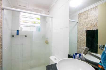 Banheiro de apartamento à venda com 1 quarto, 52m² em Parque Sao Vicente, Santo André