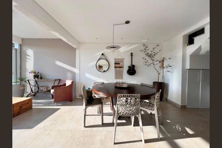 Casa à venda com 3 quartos, 180m² em Tamboré, Santana de Parnaíba