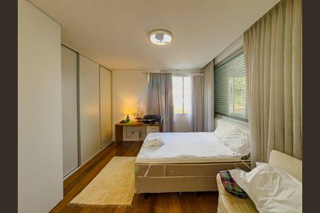 Casa à venda com 4 quartos, 420m² em Tamboré, Santana de Parnaíba