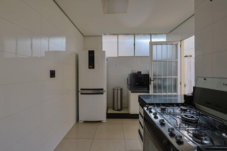 Cozinha de casa de condomínio à venda com 3 quartos, 110m² em Santa Branca, Belo Horizonte