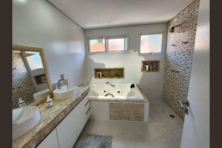 Casa à venda com 4 quartos, 325m² em Residencial Tres (Alphaville), Santana de Parnaíba