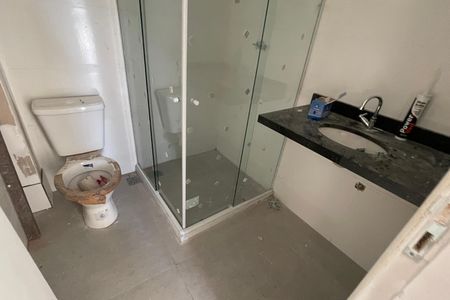 Banheiro de casa para alugar com 2 quartos, 60m² em Parque Pauliceia, Duque de Caxias