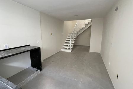 Sala de casa para alugar com 2 quartos, 60m² em Parque Pauliceia, Duque de Caxias