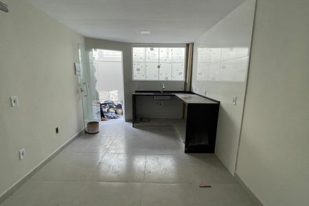 Sala de casa para alugar com 2 quartos, 60m² em Parque Pauliceia, Duque de Caxias