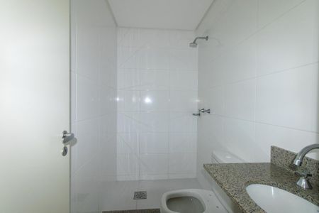 Banheiro Social de kitnet/studio para alugar com 1 quarto, 40m² em Centro, Curitiba