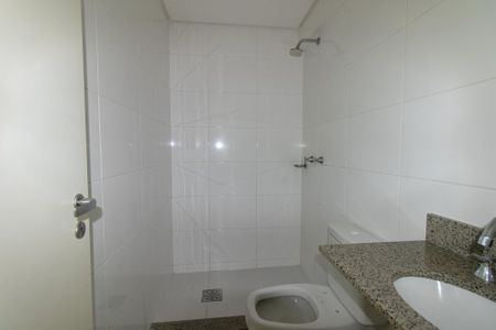 Banheiro Social de kitnet/studio para alugar com 1 quarto, 40m² em Centro, Curitiba