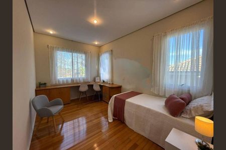 Casa à venda com 4 quartos, 325m² em Residencial Cinco (Alphaville), Santana de Parnaíba