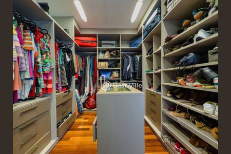 Casa à venda com 4 quartos, 700m² em Centro Comercial Jubran, Barueri