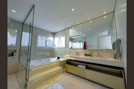 Casa à venda com 4 quartos, 700m² em Centro Comercial Jubran, Barueri