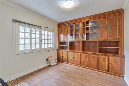 Casa à venda com 4 quartos, 400m² em Jardim Luzitania, São Paulo