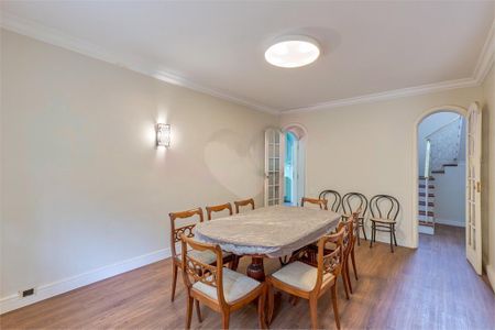 Casa à venda com 4 quartos, 400m² em Jardim Luzitania, São Paulo