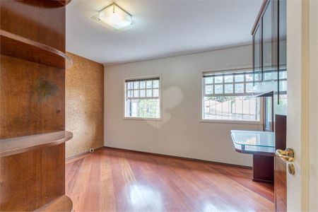 Casa à venda com 4 quartos, 400m² em Jardim Luzitania, São Paulo