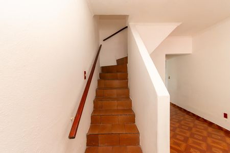 Escada de casa para alugar com 3 quartos, 250m² em Jardim Vera Cruz(zona Leste), São Paulo