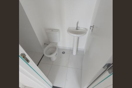 Banheiro de apartamento para alugar com 2 quartos, 32m² em Parque Sao Rafael, São Paulo