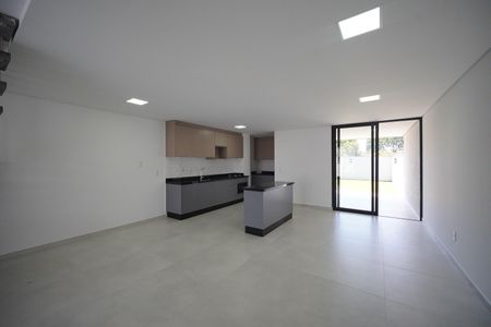 Sala de casa para alugar com 3 quartos, 175m² em Lagoa da Conceição, Florianópolis