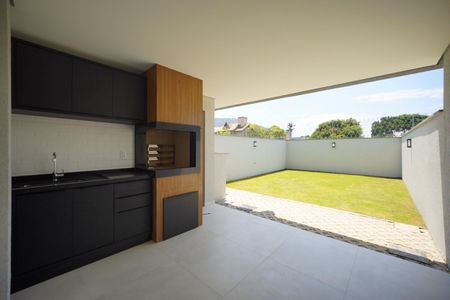 Churrasqueira e quintal de casa para alugar com 3 quartos, 175m² em Lagoa da Conceição, Florianópolis