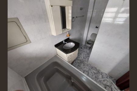 Casa à venda com 6 quartos, 256m² em Vila Dalva, São Paulo