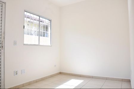 Detalhe - Sala de casa para alugar com 1 quarto, 65m² em Vila Mangalot, São Paulo