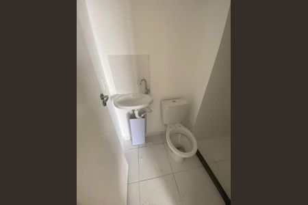 Banheiro de apartamento para alugar com 1 quarto, 34m² em Jardim Imperador (Zona Leste), São Paulo