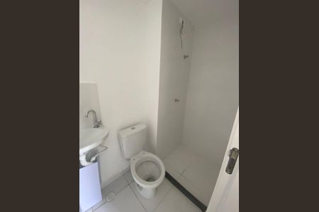 Banheiro de apartamento para alugar com 1 quarto, 34m² em Jardim Imperador (Zona Leste), São Paulo
