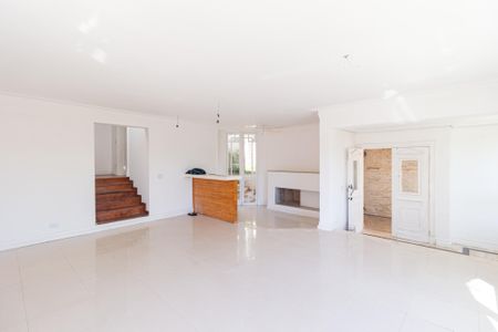 Sala de casa de condomínio para alugar com 4 quartos, 430m² em Terras do Madeira, Carapicuíba