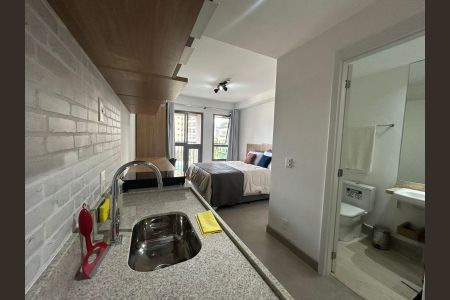 Cozinha de kitnet/studio para alugar com 1 quarto, 24m² em Brooklin, São Paulo