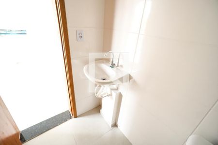 Banheiro de apartamento para alugar com 1 quarto, 25m² em Parque Maria Luiza, São Paulo