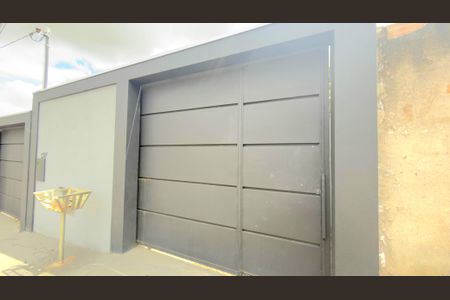 Fachada de casa à venda com 2 quartos, 180m² em Aeronautas, Lagoa Santa